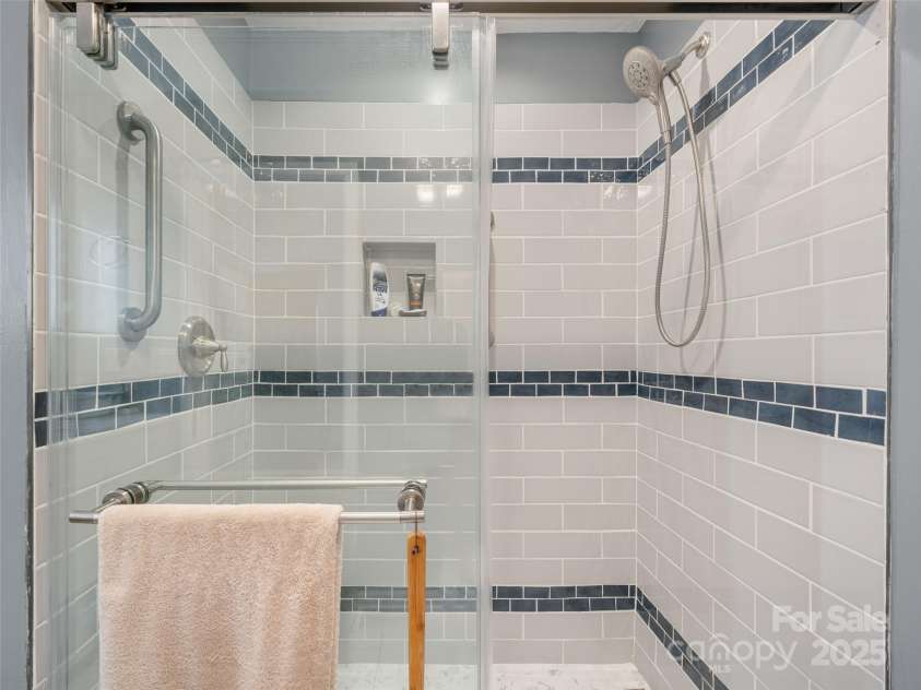 317 Robertson Street, Burnsville, NC 28714.  MLS# CAR4257391, YatesRealty ID 20887. 