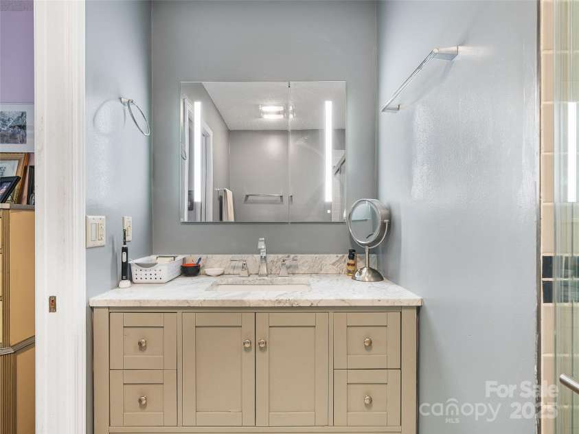 317 Robertson Street, Burnsville, NC 28714.  MLS# CAR4257391, YatesRealty ID 20887. 