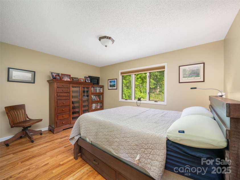 317 Robertson Street, Burnsville, NC 28714.  MLS# CAR4257391, YatesRealty ID 20887. 