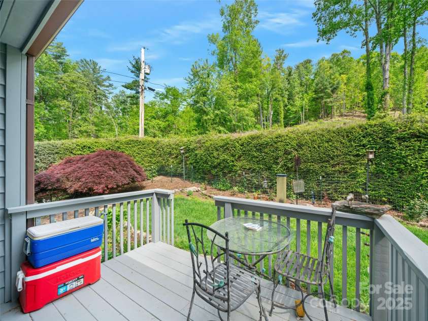 317 Robertson Street, Burnsville, NC 28714.  MLS# CAR4257391, YatesRealty ID 20887. 