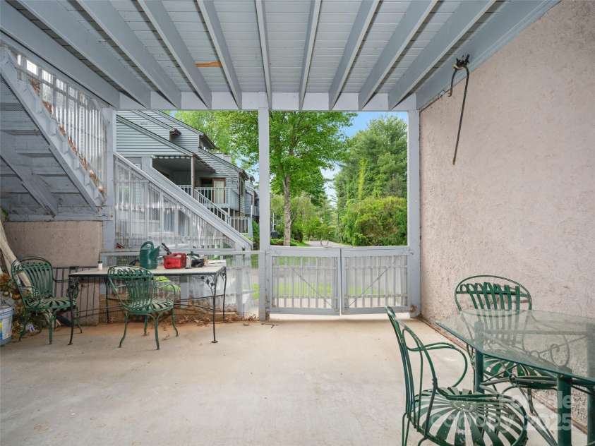 317 Robertson Street, Burnsville, NC 28714.  MLS# CAR4257391, YatesRealty ID 20887. 