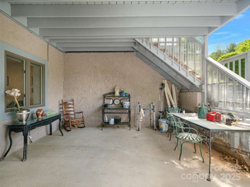 317 Robertson Street, Burnsville, NC 28714.  MLS# CAR4257391, YatesRealty ID 20887. 