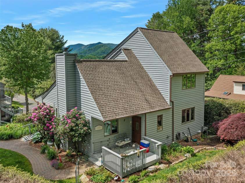 317 Robertson Street, Burnsville, NC 28714.  MLS# CAR4257391, YatesRealty ID 20887. 