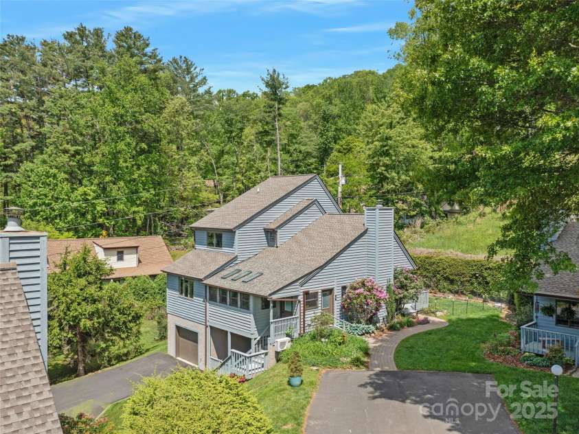 317 Robertson Street, Burnsville, NC 28714.  MLS# CAR4257391, YatesRealty ID 20887. 