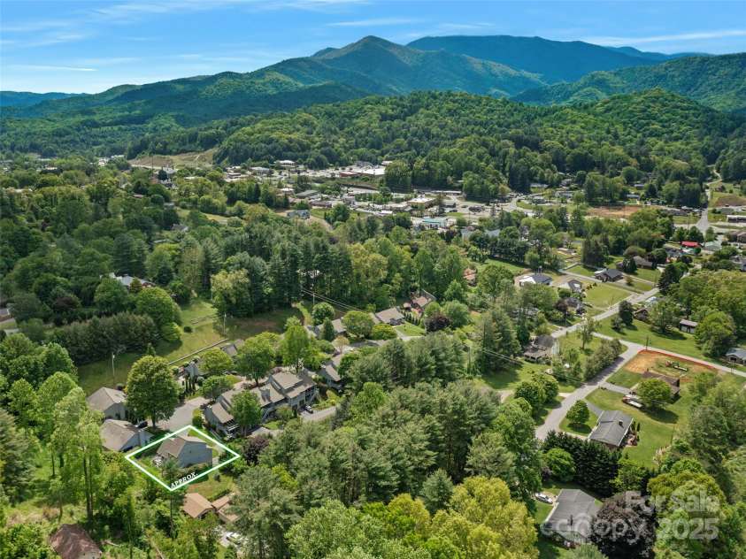 317 Robertson Street, Burnsville, NC 28714.  MLS# CAR4257391, YatesRealty ID 20887. 