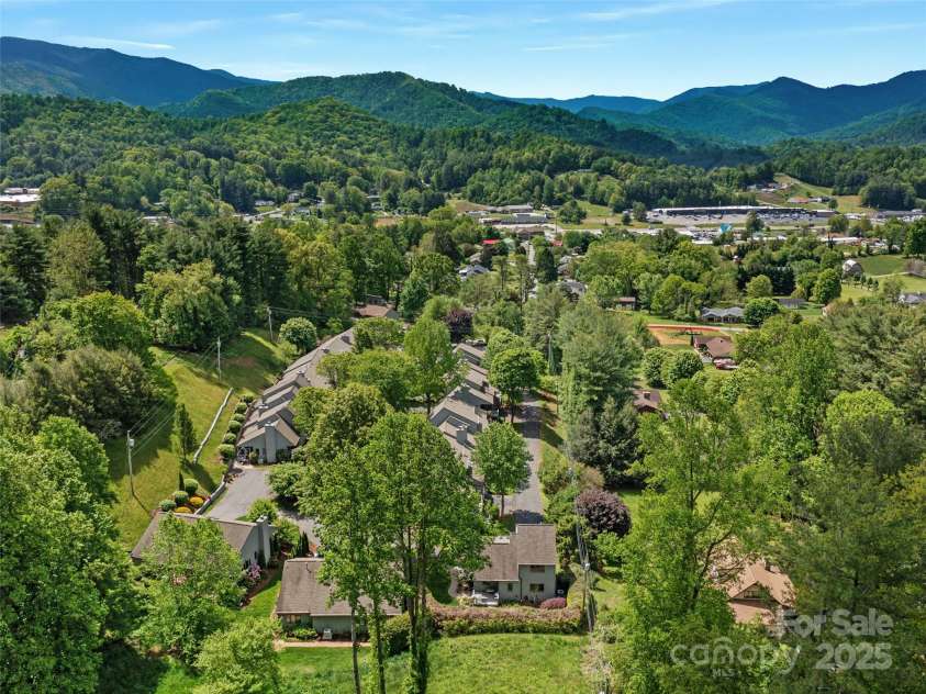 317 Robertson Street, Burnsville, NC 28714.  MLS# CAR4257391, YatesRealty ID 20887. 