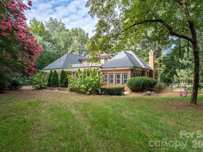 5201 Jupiter Hills Court, Charlotte, NC 28277.  MLS# CAR4294389, YatesRealty ID 20887. Back yard