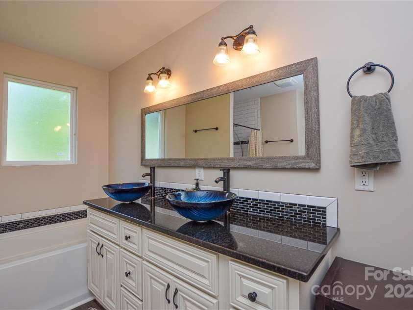 8024 Eagle Street, Mount Pleasant, NC 28124.  MLS# CAR4256801, YatesRealty ID 20888. Ensuite bath