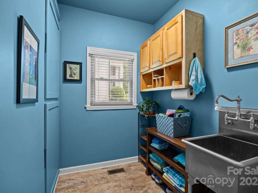 18305 Dembridge Drive, Davidson, NC 28036.  MLS# CAR4249424, YatesRealty ID 20889. 