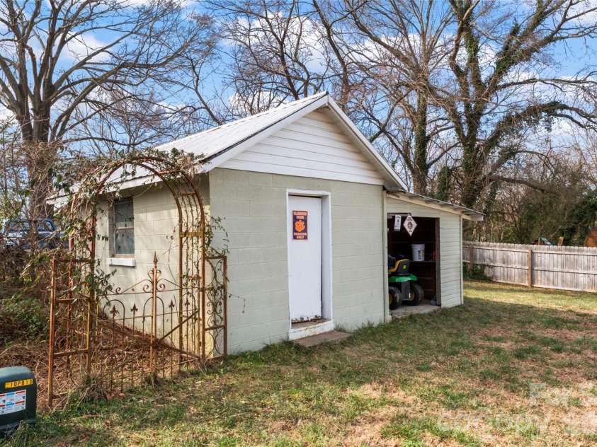 316 Alabama Avenue, Bessemer City, NC 28016.  MLS# CAR4340557, YatesRealty ID 20889. 
