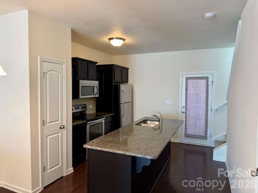 12716 Persimmon Tree Drive, Charlotte, NC 28273.  MLS# CAR4334571, YatesRealty ID 2089. Kitchen