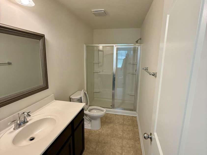 12716 Persimmon Tree Drive, Charlotte, NC 28273.  MLS# CAR4334571, YatesRealty ID 2089. Master Bathroom