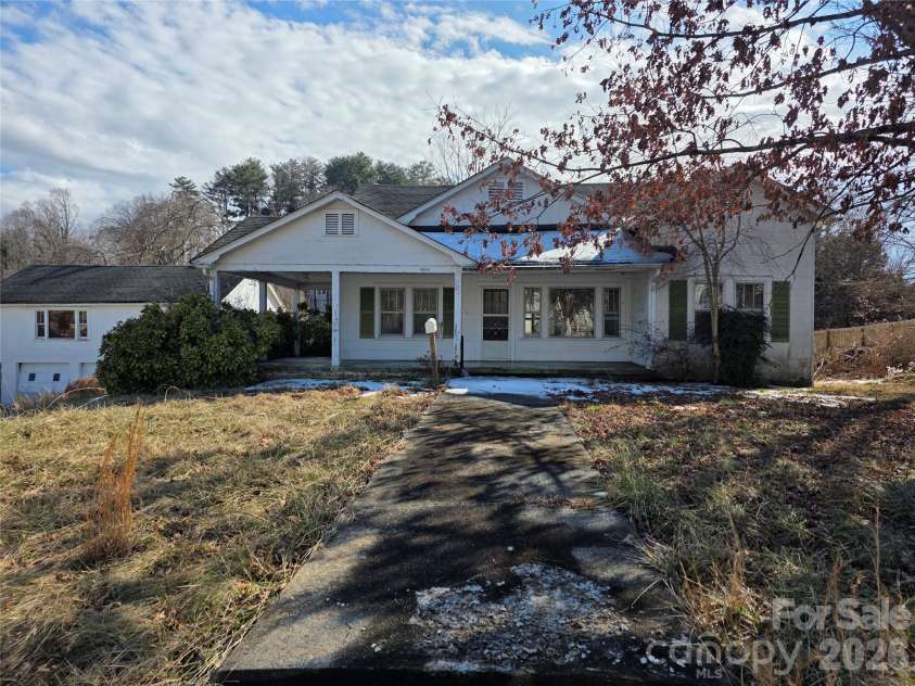 522 1st Avenue, Hendersonville, NC 28739.  MLS# CAR4343558, YatesRealty ID 2089. 