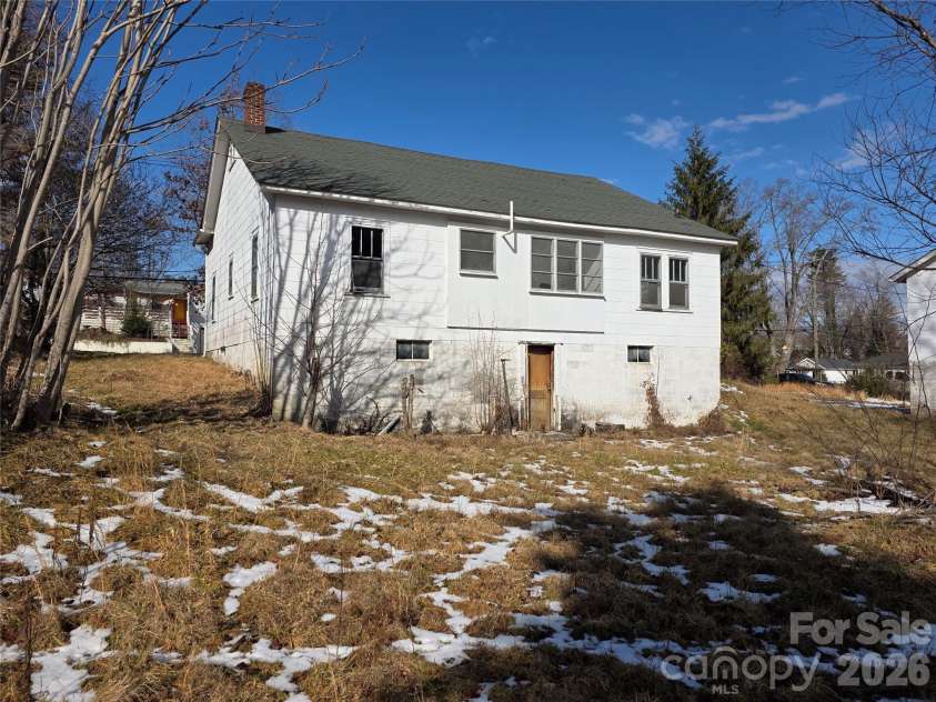 522 1st Avenue, Hendersonville, NC 28739.  MLS# CAR4343558, YatesRealty ID 2089. 