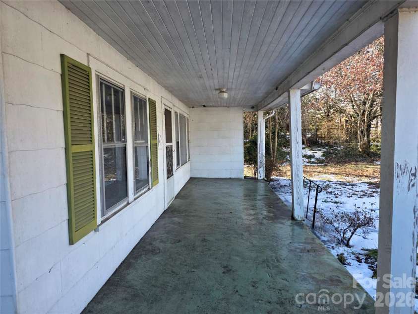 522 1st Avenue, Hendersonville, NC 28739.  MLS# CAR4343558, YatesRealty ID 2089. 
