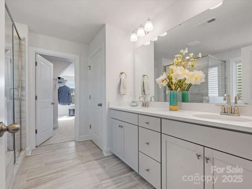 5585 Zeeland Lane, Fort Mill, SC 29707.  MLS# CAR4229336, YatesRealty ID 20891. 