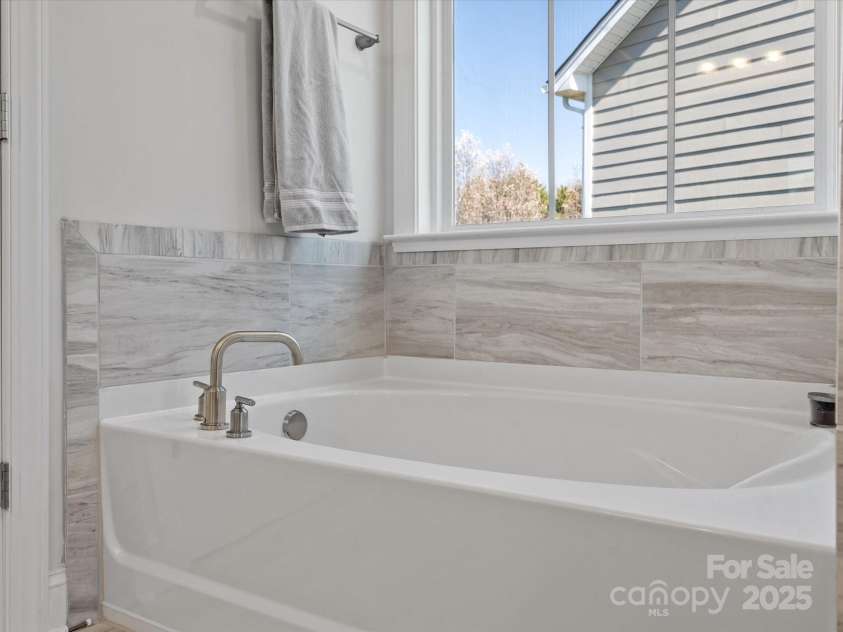 5585 Zeeland Lane, Fort Mill, SC 29707.  MLS# CAR4229336, YatesRealty ID 20891. 