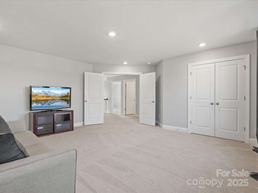 5585 Zeeland Lane, Fort Mill, SC 29707.  MLS# CAR4229336, YatesRealty ID 20891. 