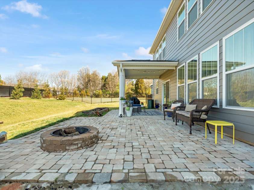 5585 Zeeland Lane, Fort Mill, SC 29707.  MLS# CAR4229336, YatesRealty ID 20891. 