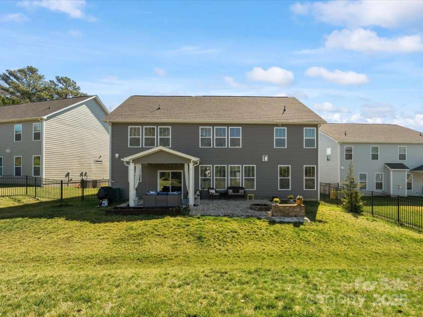 5585 Zeeland Lane, Fort Mill, SC 29707.  MLS# CAR4229336, YatesRealty ID 20891. 