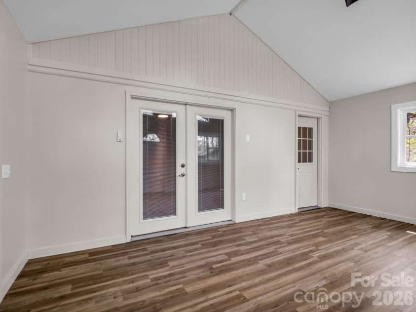 605 Rhododendron Avenue, Black Mountain, NC 28711.  MLS# CAR4367853, YatesRealty ID 20891. 