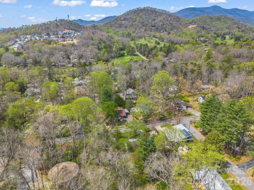 605 Rhododendron Avenue, Black Mountain, NC 28711.  MLS# CAR4367853, YatesRealty ID 20891. 