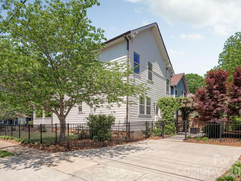 3400 Holt Street, Charlotte, NC 28205.  MLS# CAR4373235, YatesRealty ID 20892. 