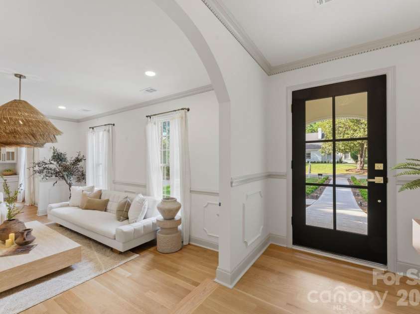 2823 Wickersham Road, Charlotte, NC 28211.  MLS# CAR4372867, YatesRealty ID 20893. 