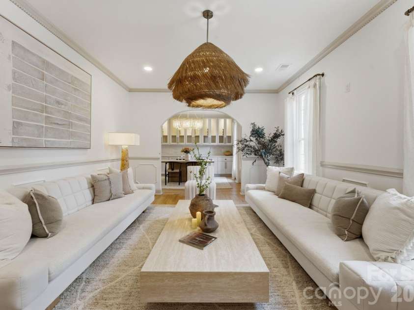 2823 Wickersham Road, Charlotte, NC 28211.  MLS# CAR4372867, YatesRealty ID 20893. 