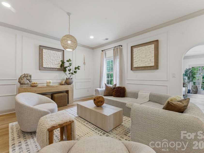 2823 Wickersham Road, Charlotte, NC 28211.  MLS# CAR4372867, YatesRealty ID 20893. 