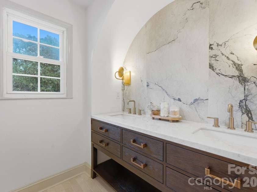 2823 Wickersham Road, Charlotte, NC 28211.  MLS# CAR4372867, YatesRealty ID 20893. 