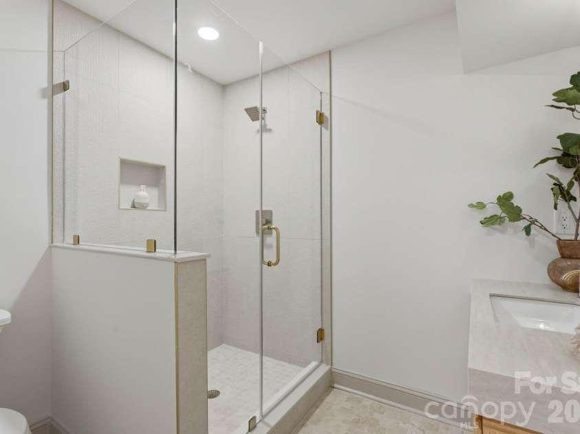 2823 Wickersham Road, Charlotte, NC 28211.  MLS# CAR4372867, YatesRealty ID 20893. 