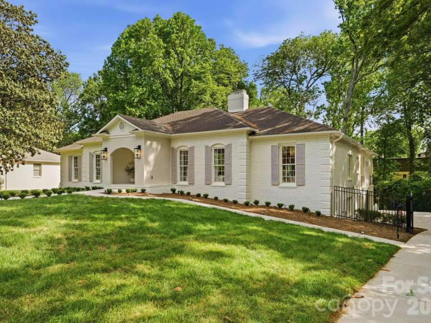 2823 Wickersham Road, Charlotte, NC 28211.  MLS# CAR4372867, YatesRealty ID 20893. 