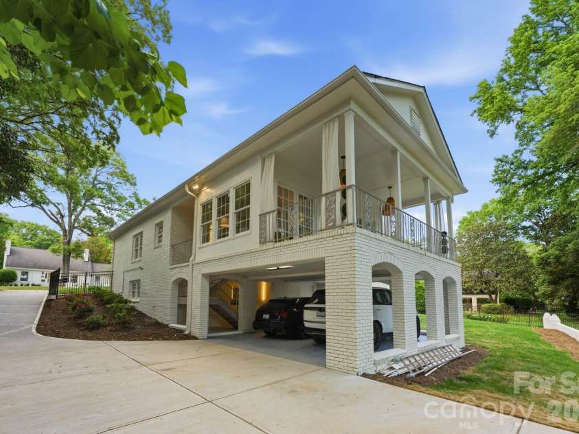 2823 Wickersham Road, Charlotte, NC 28211.  MLS# CAR4372867, YatesRealty ID 20893. 