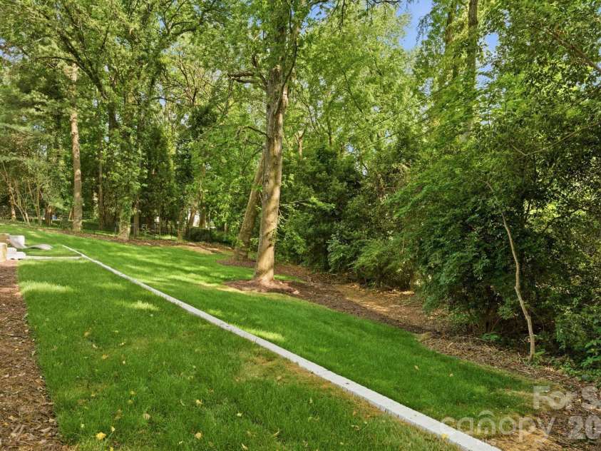 2823 Wickersham Road, Charlotte, NC 28211.  MLS# CAR4372867, YatesRealty ID 20893. 