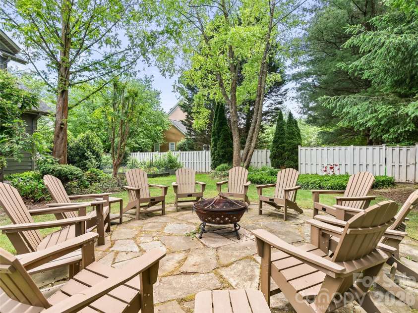 1066 Columbine Road, Asheville, NC 28803.  MLS# CAR4371286, YatesRealty ID 20894. 