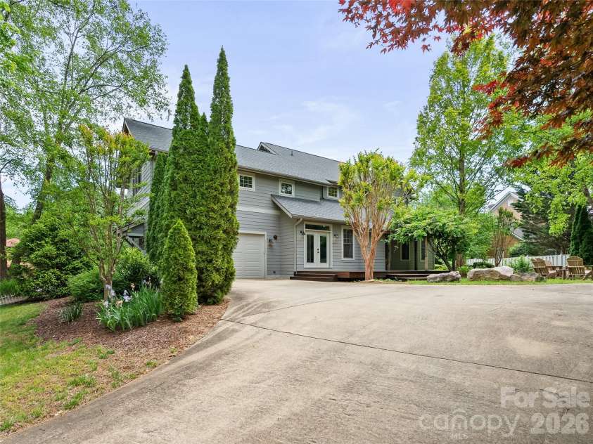 1066 Columbine Road, Asheville, NC 28803.  MLS# CAR4371286, YatesRealty ID 20894. 