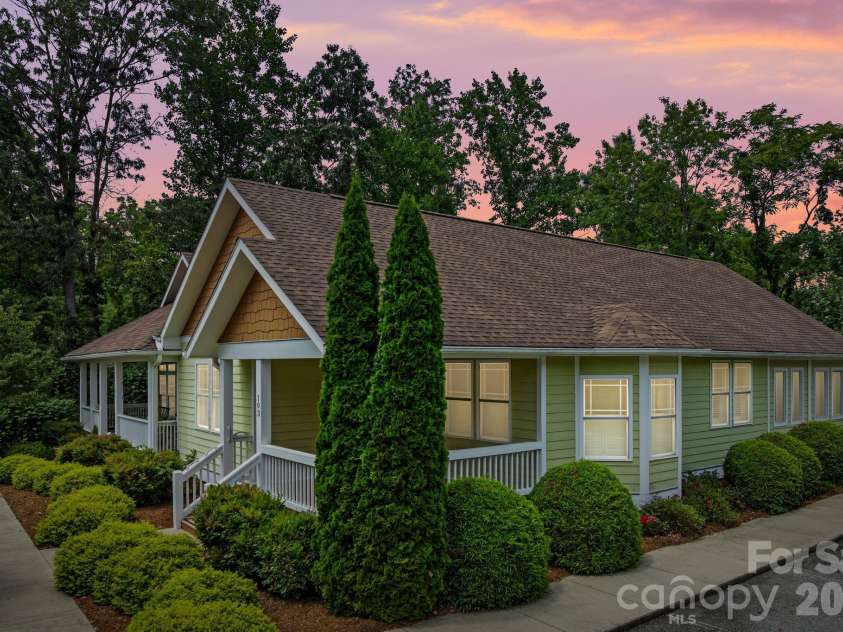 11 Myra Place, Asheville, NC 28806.  MLS# CAR4284280, YatesRealty ID 20895. Twilight at 103 Myra !