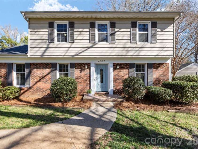 4025 Old Stone Road, Charlotte, NC 28226.  MLS# CAR4356134, YatesRealty ID 20896. Welcome home to 4025 Old Stone Rd in Rockbridge.  So close to everything you need! 