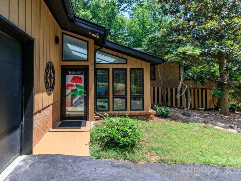 6119 Bittersweet Lane, Charlotte, NC 28270.  MLS# CAR4259324, YatesRealty ID 20897. 