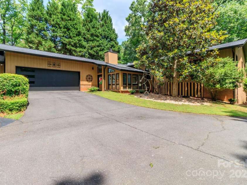 6119 Bittersweet Lane, Charlotte, NC 28270.  MLS# CAR4259324, YatesRealty ID 20897. 