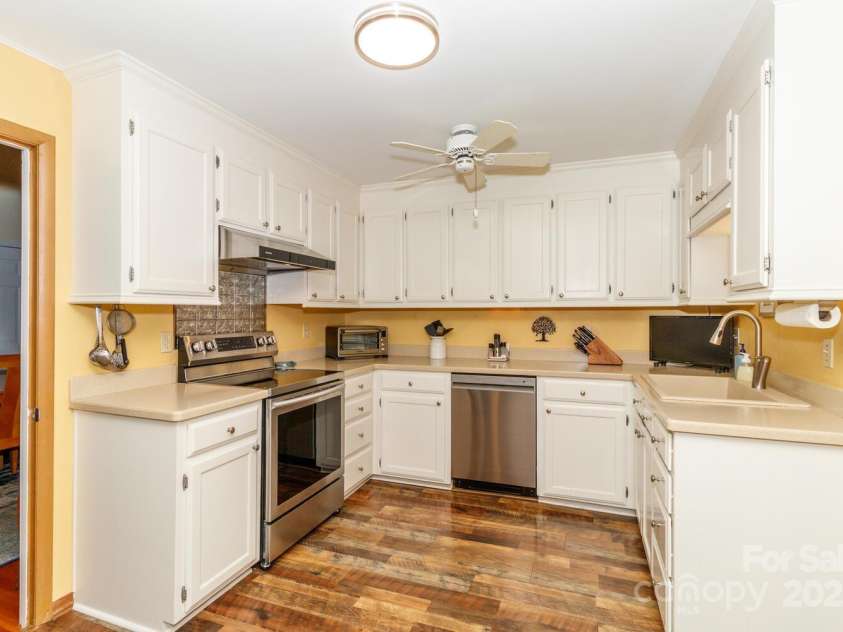 6119 Bittersweet Lane, Charlotte, NC 28270.  MLS# CAR4259324, YatesRealty ID 20897. 