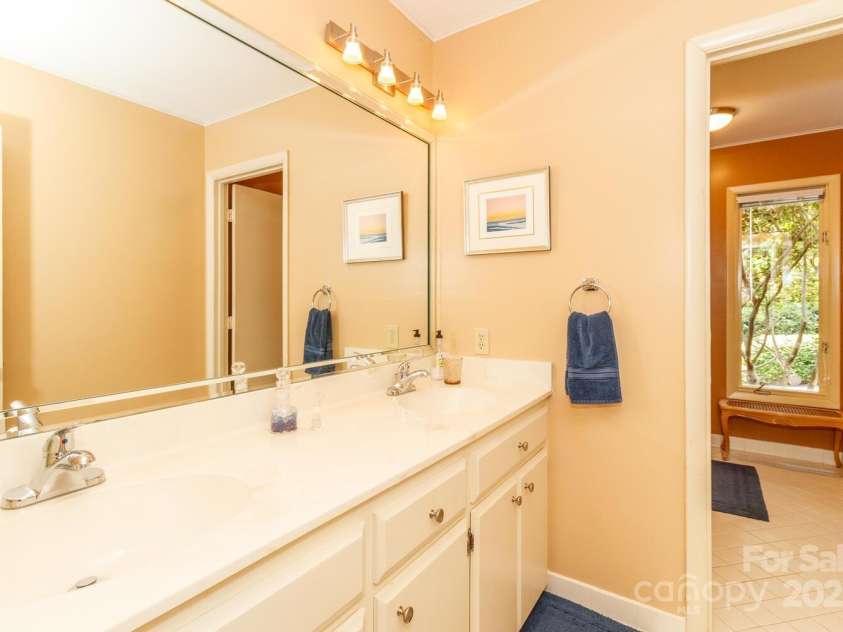 6119 Bittersweet Lane, Charlotte, NC 28270.  MLS# CAR4259324, YatesRealty ID 20897. 