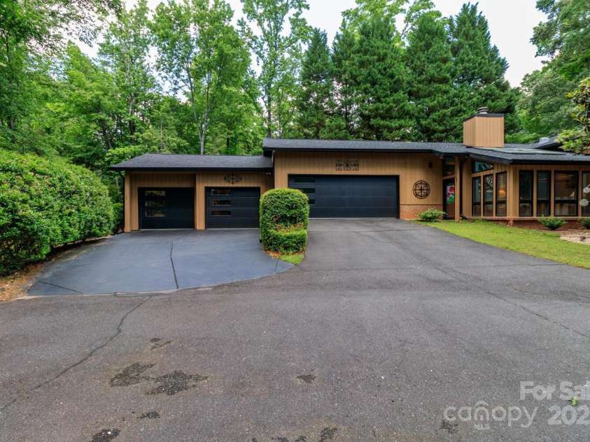 6119 Bittersweet Lane, Charlotte, NC 28270.  MLS# CAR4259324, YatesRealty ID 20897. 