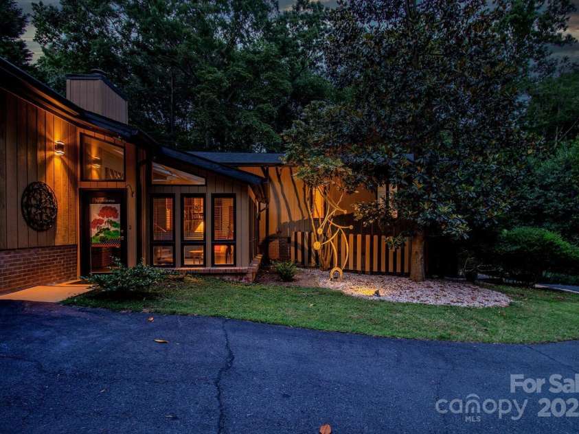 6119 Bittersweet Lane, Charlotte, NC 28270.  MLS# CAR4259324, YatesRealty ID 20897. 