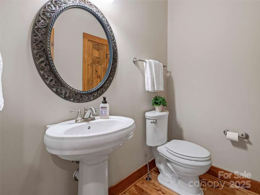 14 Sweet Gum Hill, Fletcher, NC 28732.  MLS# CAR4249700, YatesRealty ID 20898. Hall Half Bath