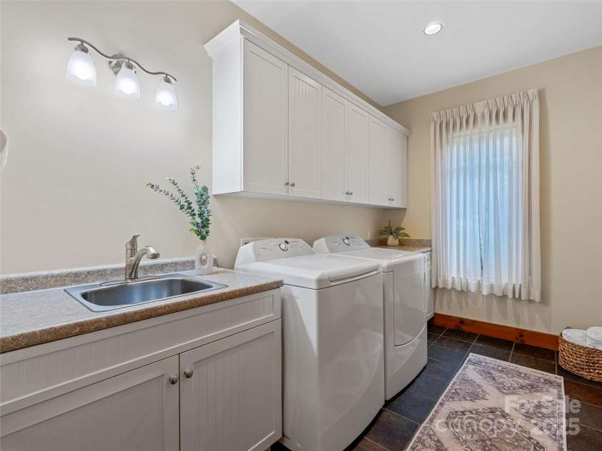 14 Sweet Gum Hill, Fletcher, NC 28732.  MLS# CAR4249700, YatesRealty ID 20898. Main Level Laundry Room