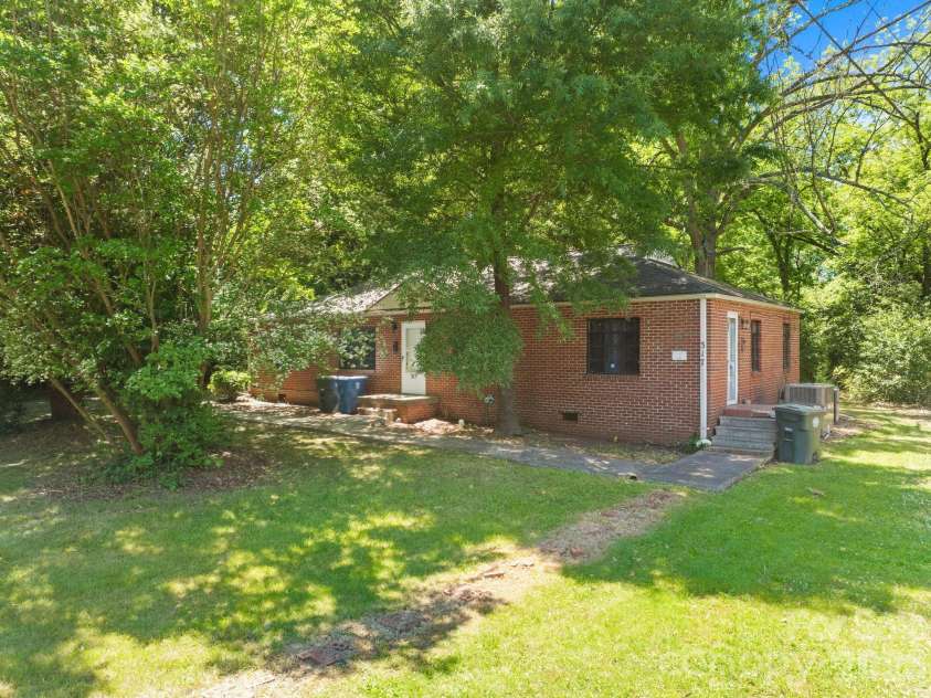 317 D Avenue, Salisbury, NC 28144.  MLS# CAR4379914, YatesRealty ID 20899. 