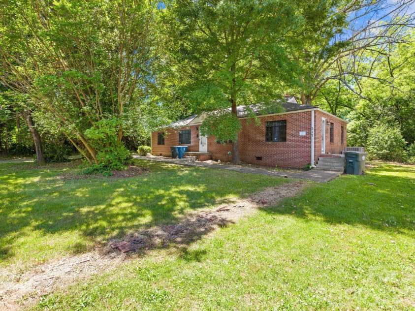 317 D Avenue, Salisbury, NC 28144.  MLS# CAR4379914, YatesRealty ID 20899. 