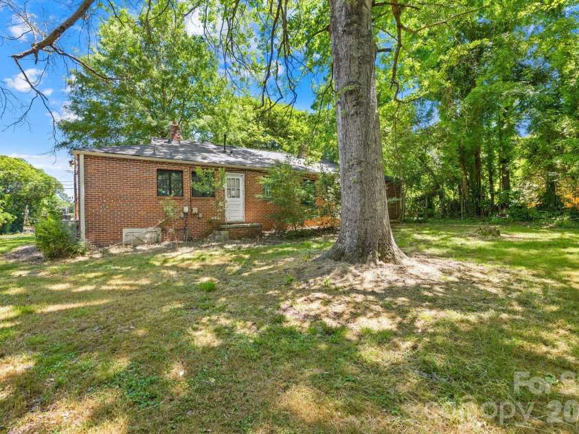 317 D Avenue, Salisbury, NC 28144.  MLS# CAR4379914, YatesRealty ID 20899. 